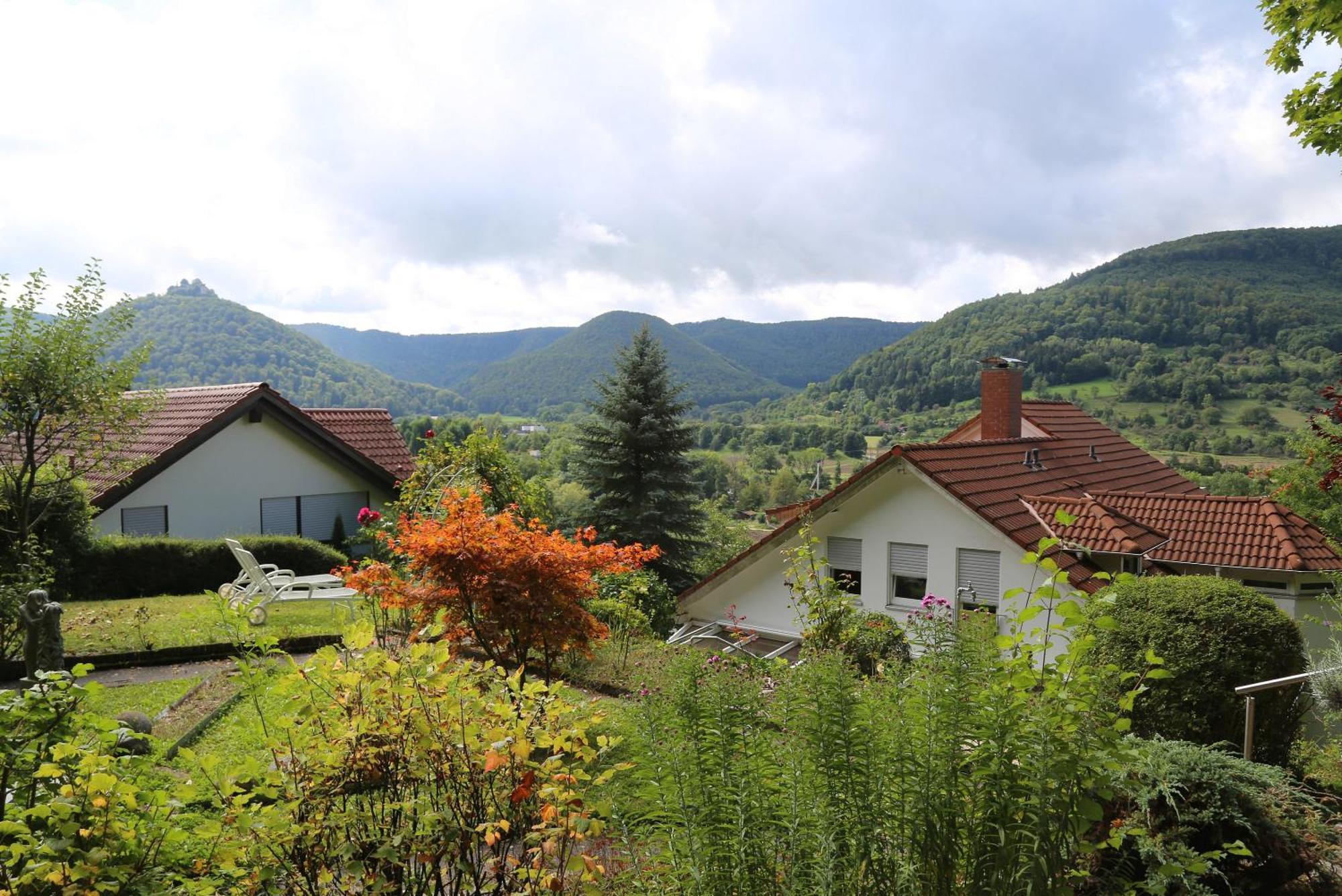 Апартаменты Haus Am Sonnenhuegel Бад-Урах Экстерьер фото